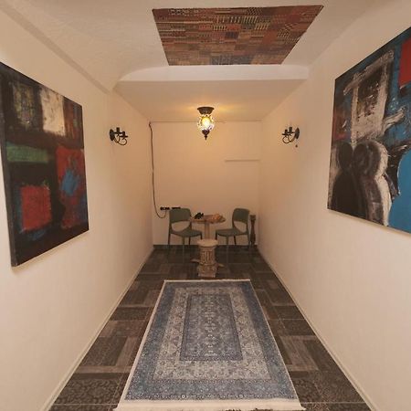 Hostel Dera Pristina Extérieur photo