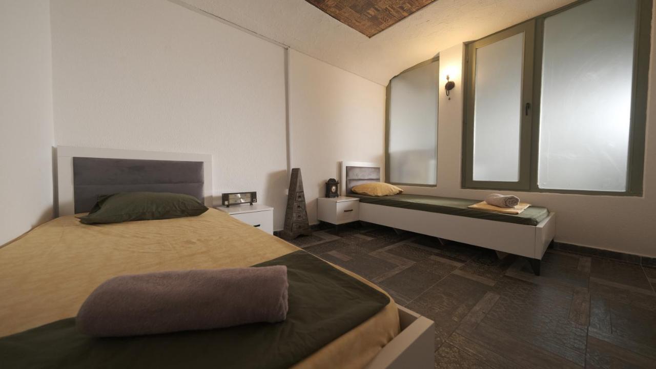 Hostel Dera Pristina Extérieur photo