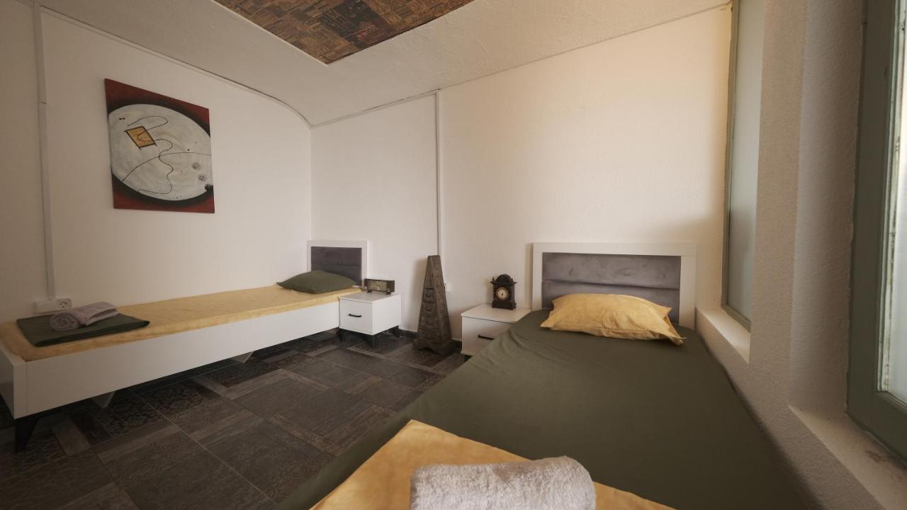 Hostel Dera Pristina Extérieur photo