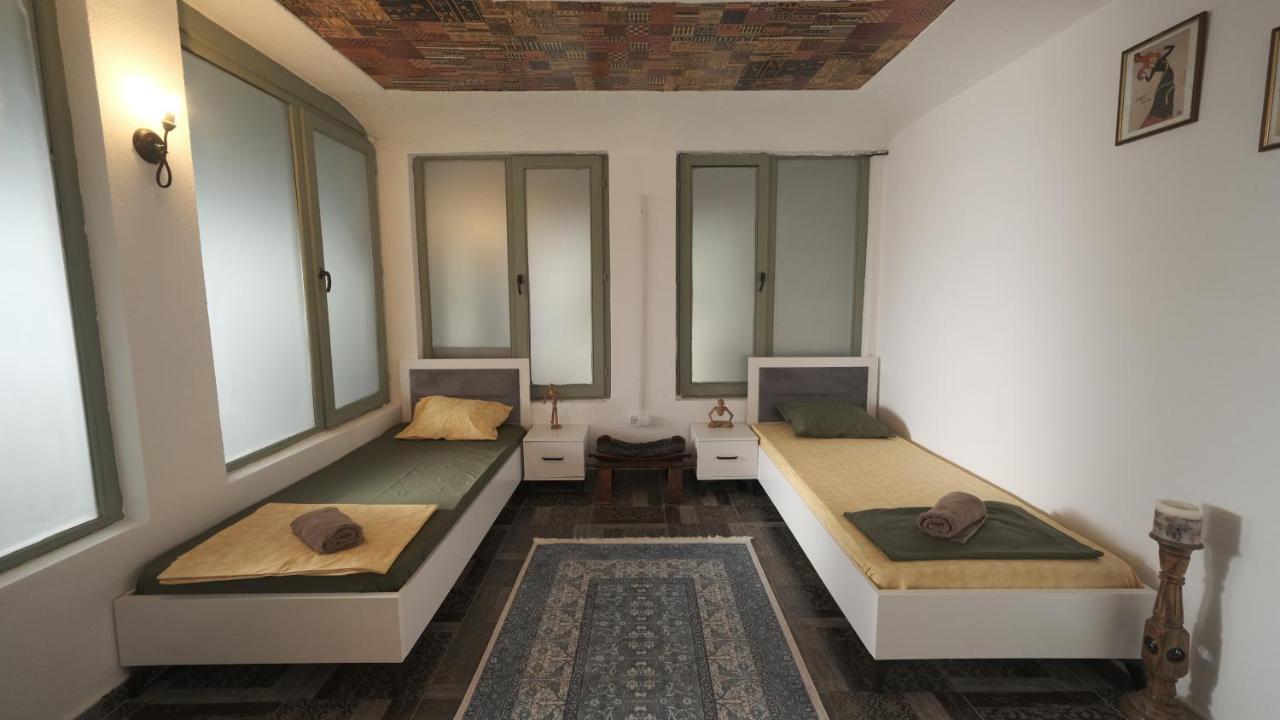 Hostel Dera Pristina Extérieur photo